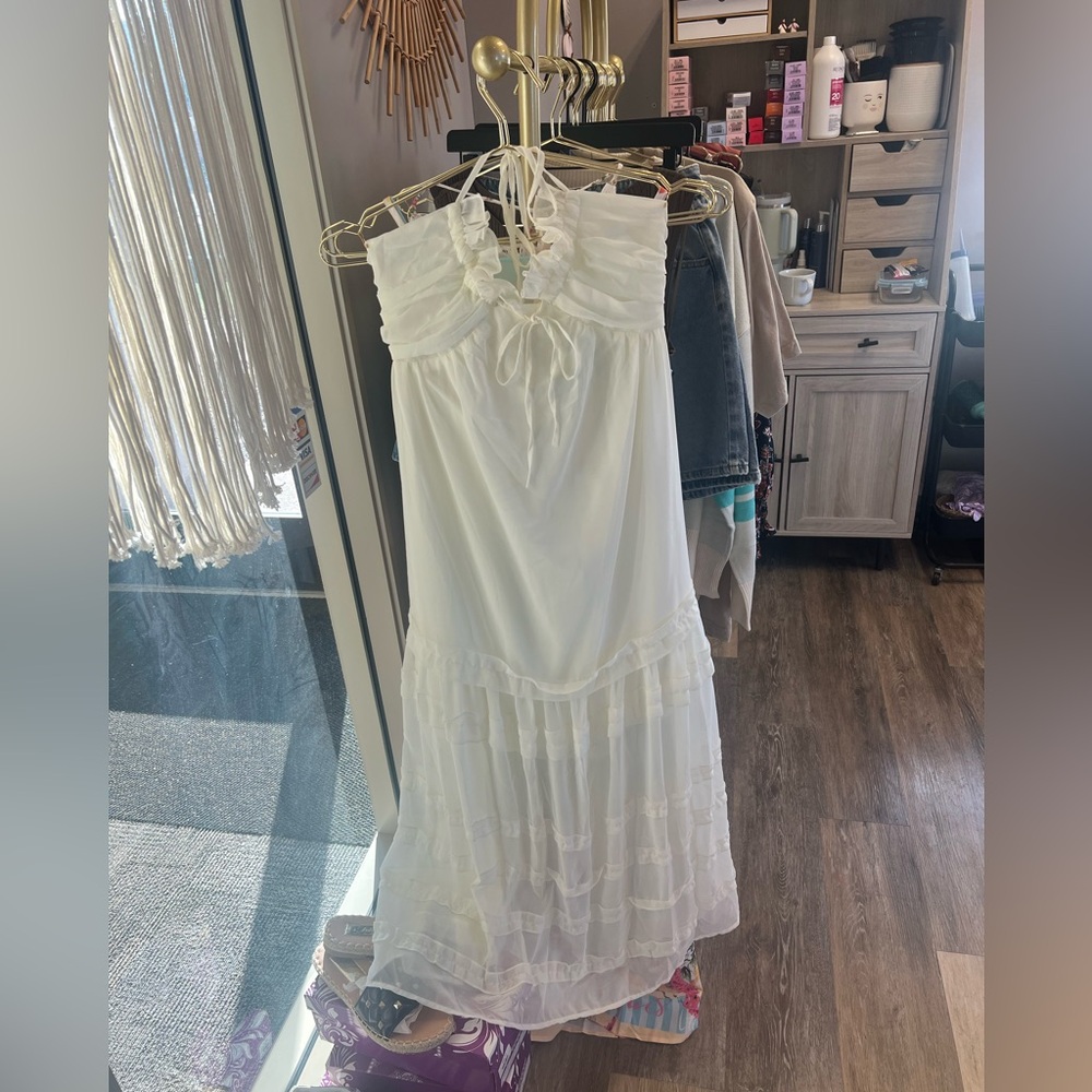 Chic Cream Maxi Dress with Ruffle Details - Picture 5 of 5